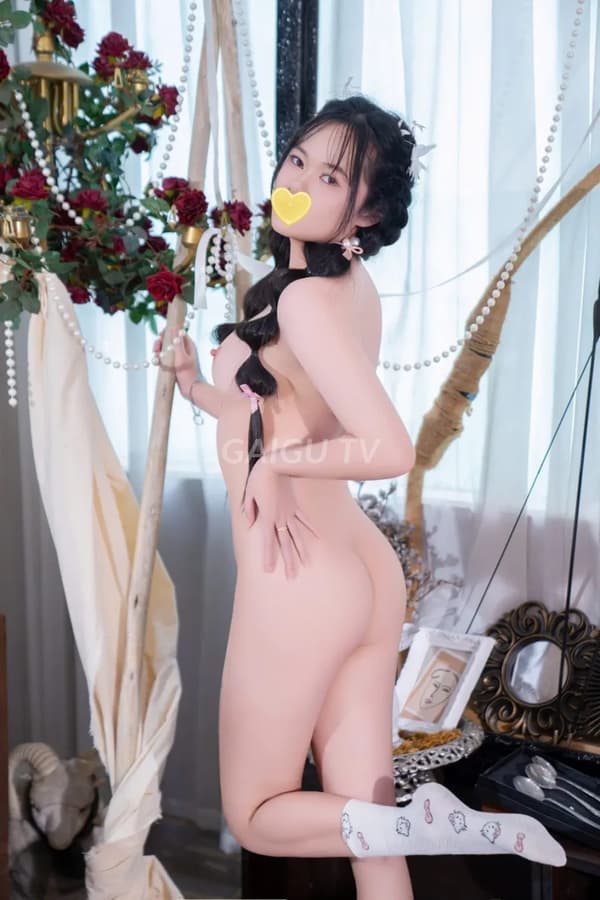 Phương Anh nhiệt tình chiều khách như người yêu 12