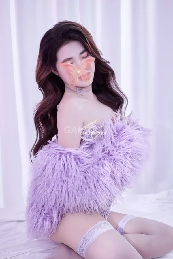 Trúc hot girl chân dài mặt xinh 3