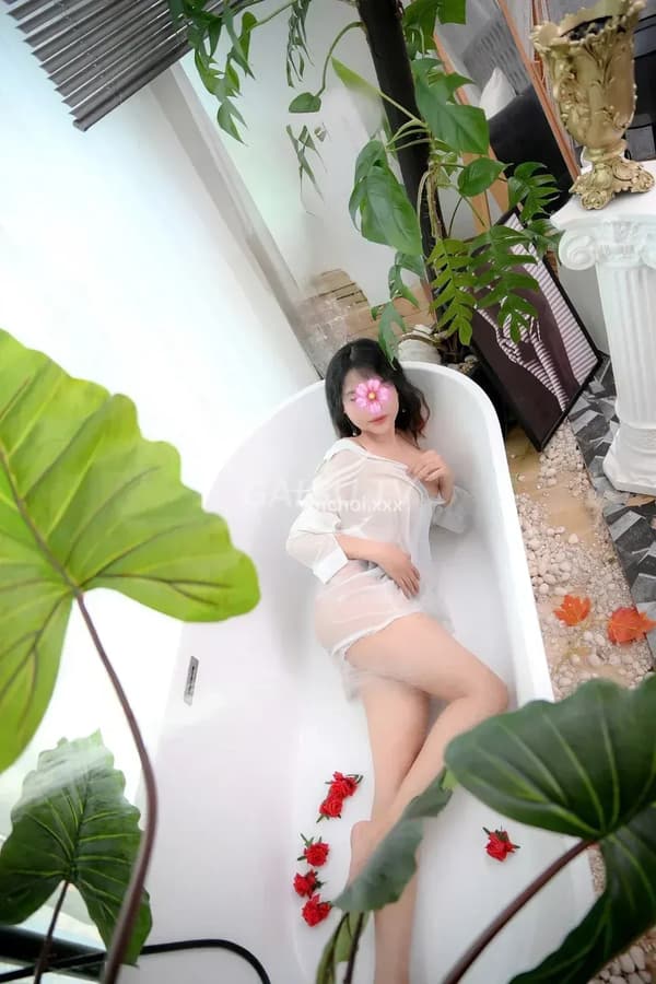 Tuệ Nhi phục vụ chu đáo nhẹ nhàng như người yêu 7
