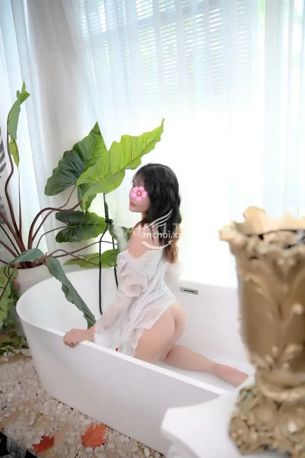 Tuệ Nhi phục vụ chu đáo nhẹ nhàng như người yêu 11