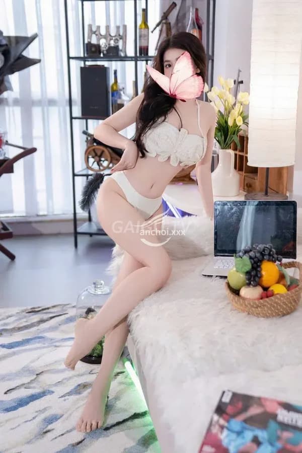 Linh Linh da trắng mịn dáng cong chuẩn nhiệt tình 3