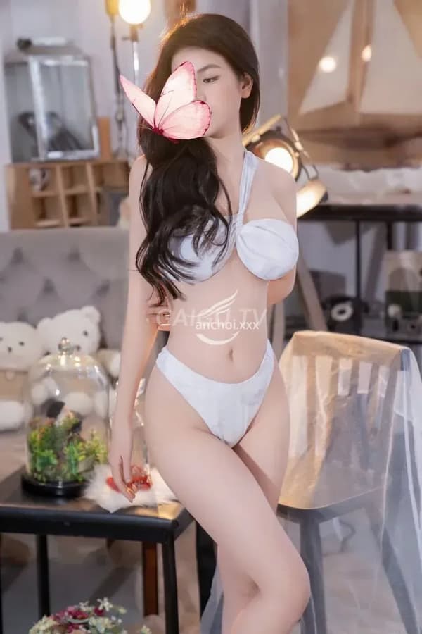 Linh Linh da trắng mịn dáng cong chuẩn nhiệt tình 12