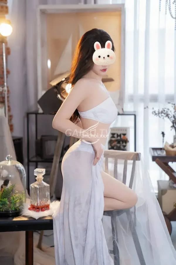 Linh Linh da trắng mịn dáng cong chuẩn nhiệt tình 19