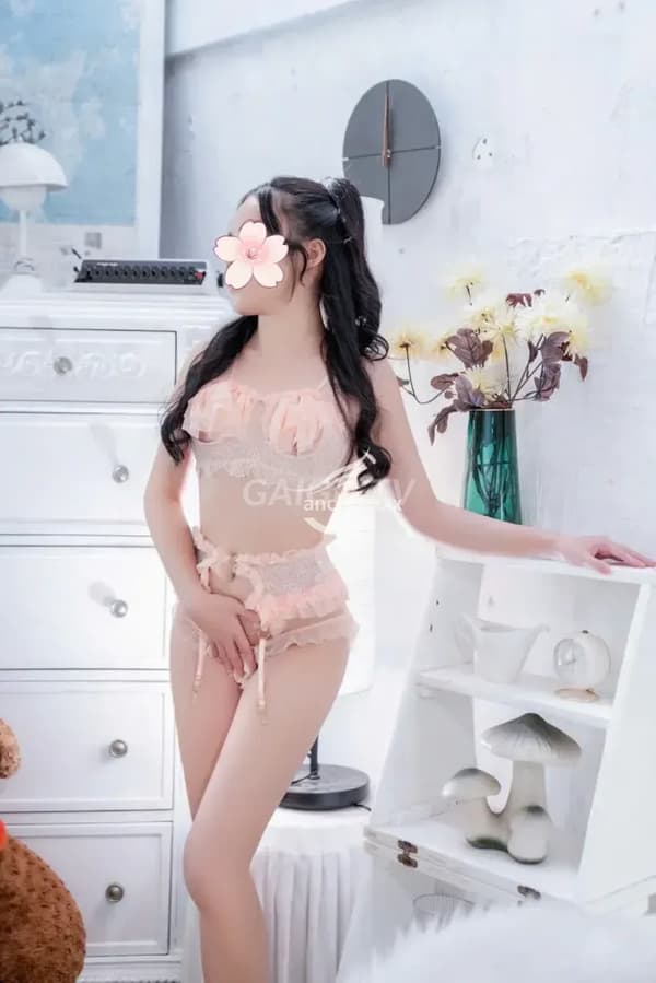 THÙY LINH Cô bé đáng yêu cá tính, môi Sơn Trà – 400k/shot 9