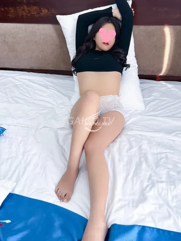 Khánh Vy chiều khách nhiệt tình 14