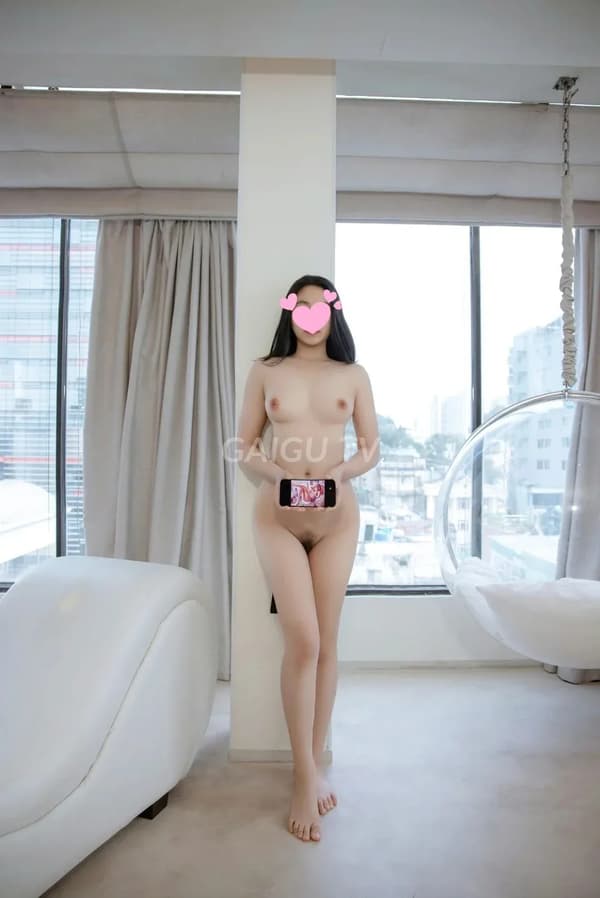 Vy Vy da mịn vú to mềm mại không xệ 14
