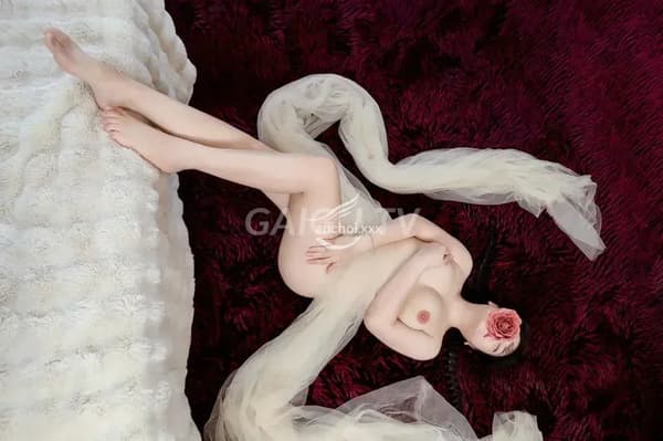 Kim Ngân nhiệt tình vui vẻ chiều khách 7