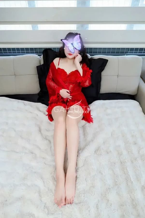 Kim Ngân nhiệt tình vui vẻ chiều khách 17