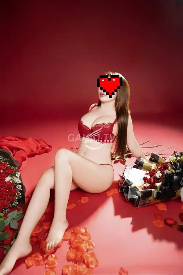 Dáng nhỏ nhắn nóng bỏng Phương Yến chiều khách nhiệt tình 2
