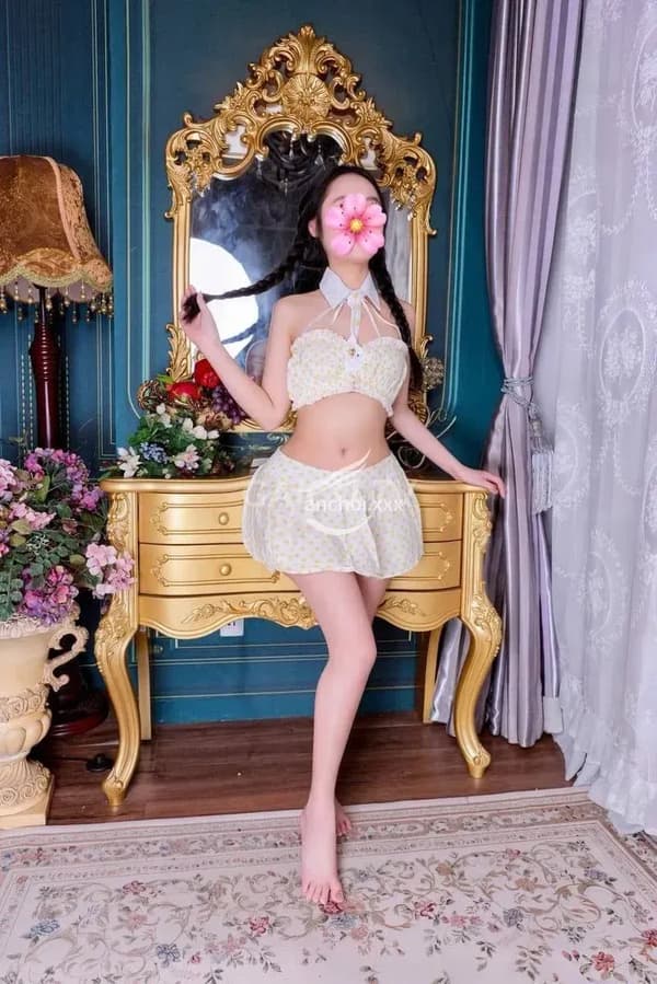 Quỳnh Anh body nuột nà xinh đẹp ngọt ngào 6