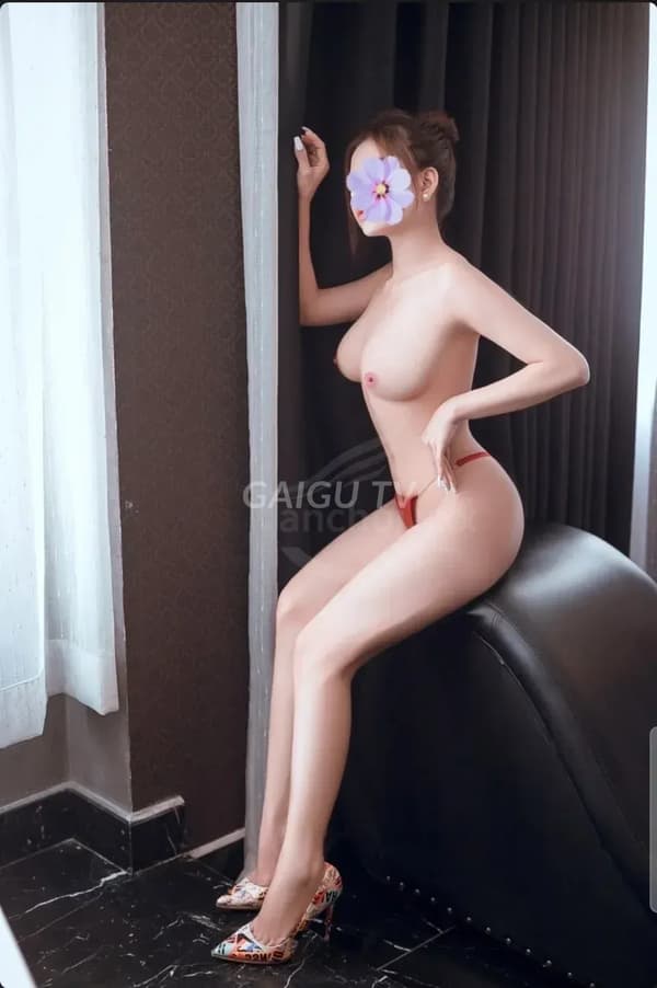 Trà My da trắng nõn dáng chuẩn vú to mông cong nhiệt tình phục vụ 13