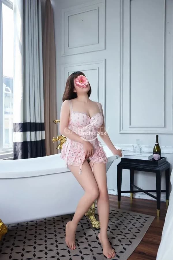 Bài Có xinh vú to mông tròn nhiệt tình chiều khách như người yêu 7
