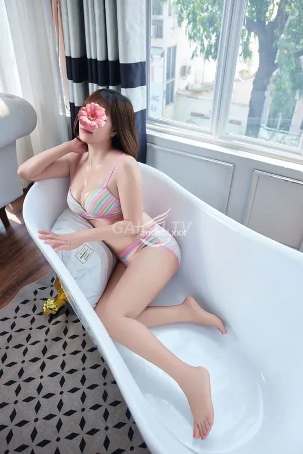 Bài Có xinh vú to mông tròn nhiệt tình chiều khách như người yêu 9