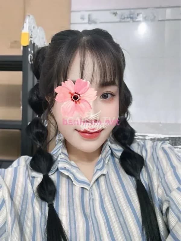Thuỳ Linh xinh nai tơ chiều chuộng khách như người yêu 2