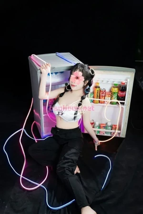 Thuỳ Linh xinh nai tơ chiều chuộng khách như người yêu 13