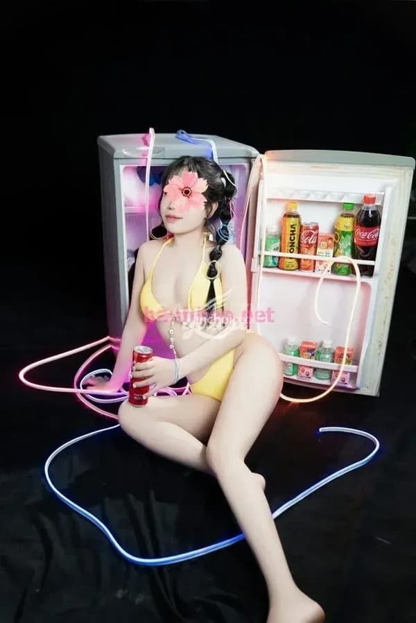 Thuỳ Linh xinh nai tơ chiều chuộng khách như người yêu 17