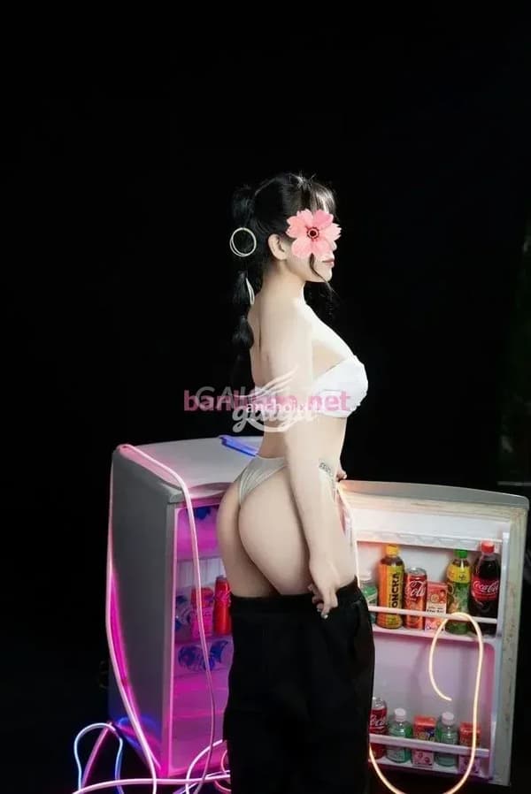 Thuỳ Linh xinh nai tơ chiều chuộng khách như người yêu 19