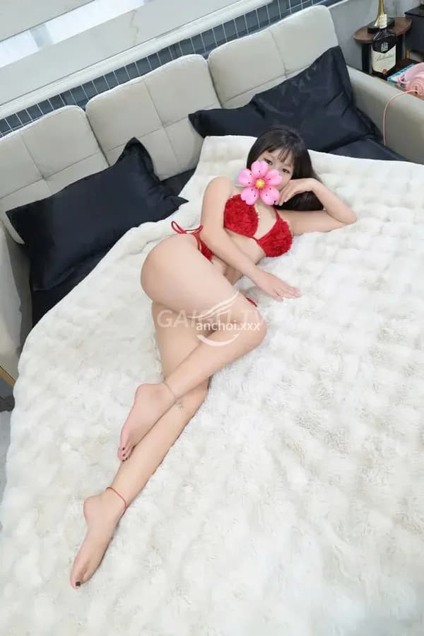 Bích Thảo mặt tròn siêu dễ thương ngây thơ và phục vụ rất nhiệt tình 9