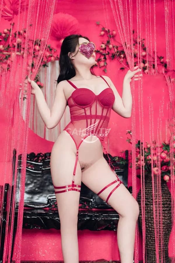 Diễm My xinh sang quý phái nét Tây Âu 14