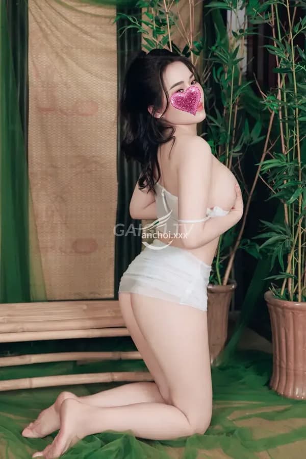 Diễm My xinh sang quý phái nét Tây Âu 19