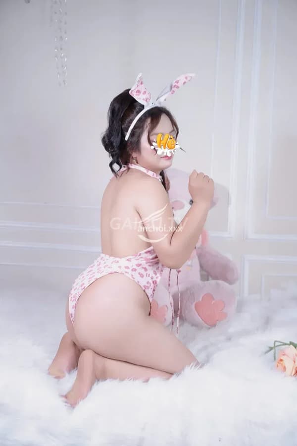 Pé Thỏ vú to body ngọt thịt nhiệt tình chiều khách 8