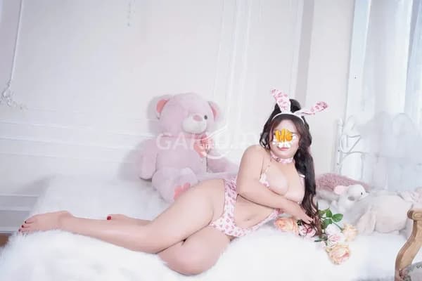 Pé Thỏ vú to body ngọt thịt nhiệt tình chiều khách 9