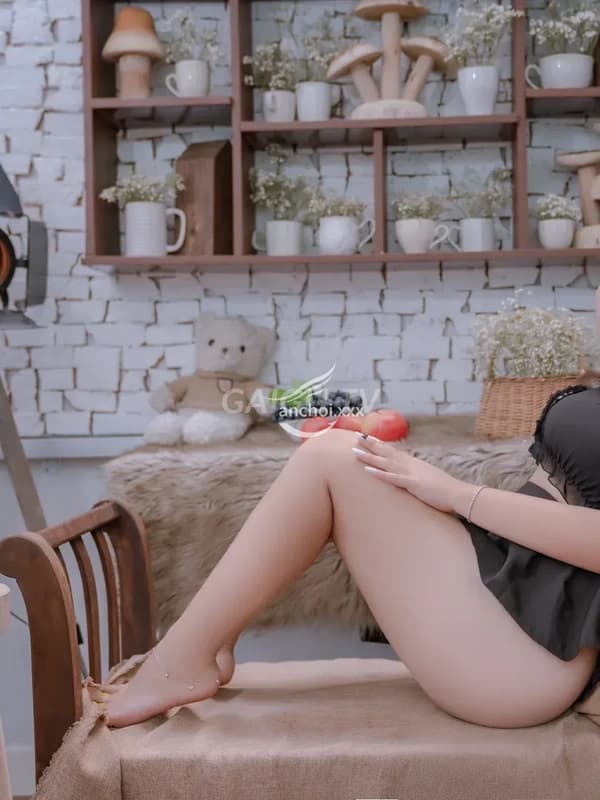 Em ngực to tròn dễ thương rất chiều khách Kiều 5