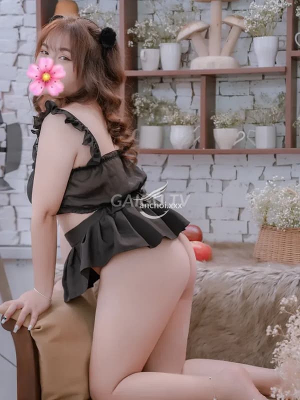 Em ngực to tròn dễ thương rất chiều khách Kiều 10