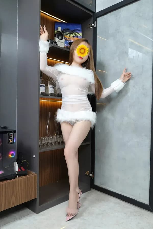 Lan Nhi nhiệt tình chiều khách nhẹ nhàng 3
