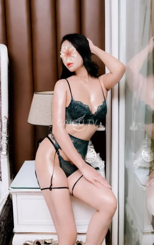 Hà Anh phục vụ nhiệt tình vui vẻ như người yêu 7