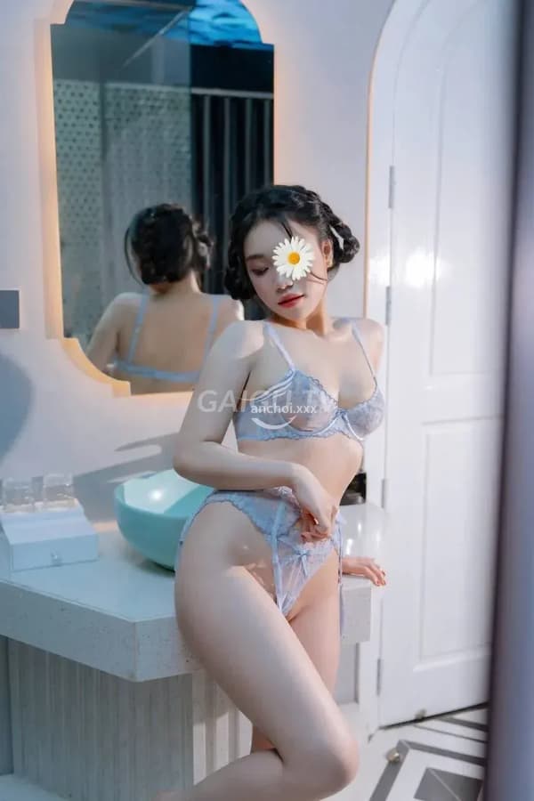 Ngọc xinh mặt dâm đãng body gợi cảm phục vụ tận tụy như người yêu 2
