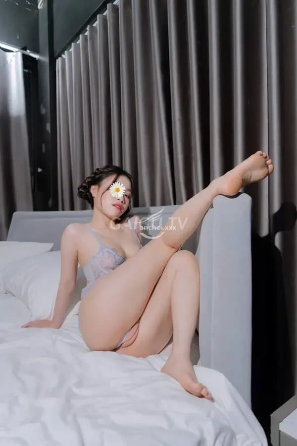 Ngọc xinh mặt dâm đãng body gợi cảm phục vụ tận tụy như người yêu 5