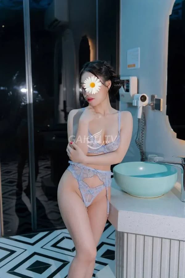 Ngọc xinh mặt dâm đãng body gợi cảm phục vụ tận tụy như người yêu 6