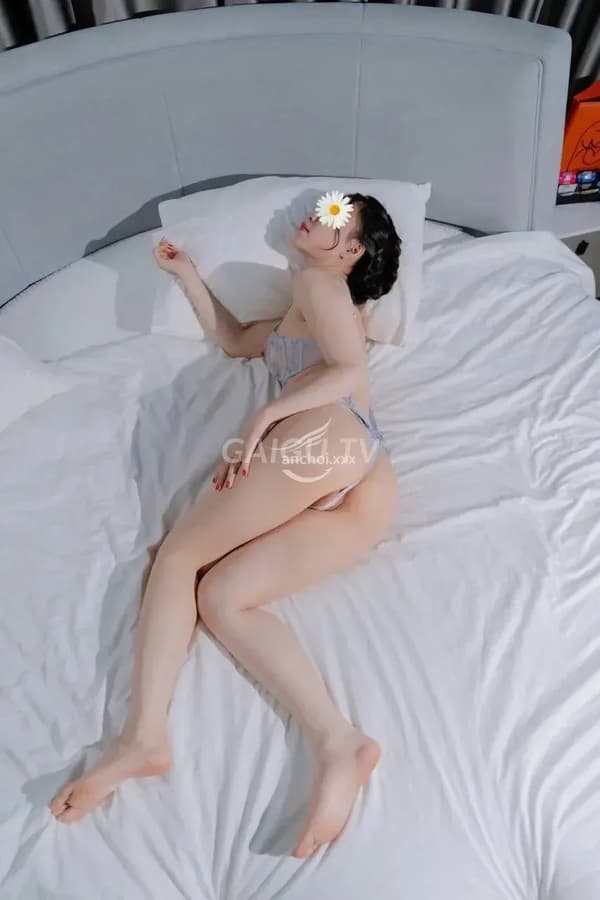 Ngọc xinh mặt dâm đãng body gợi cảm phục vụ tận tụy như người yêu 12