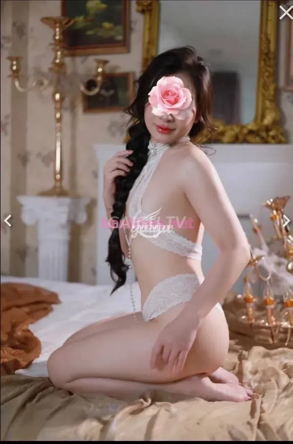 Vy Vy ngây thơ dễ bảo nhiệt tình chiều khách 2