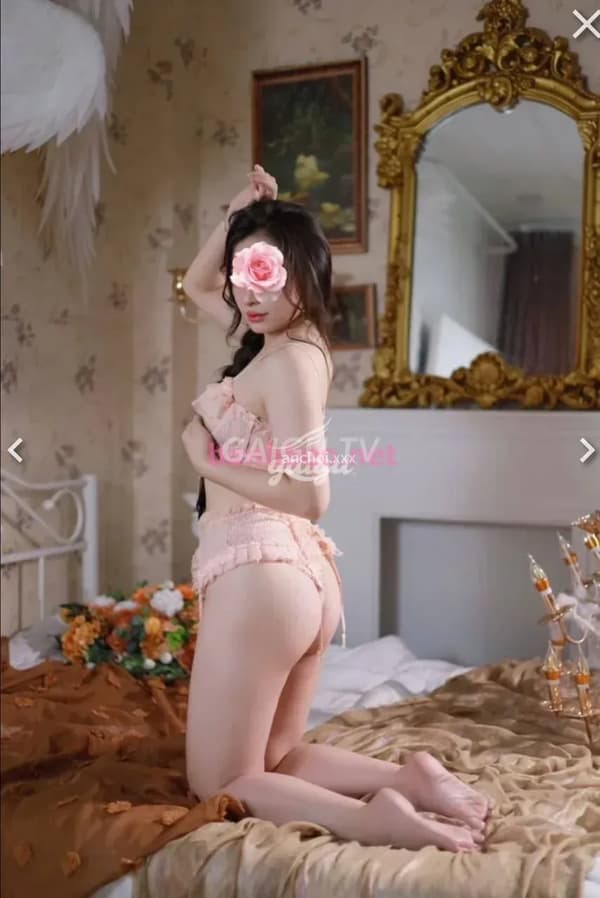 Vy Vy ngây thơ dễ bảo nhiệt tình chiều khách 9
