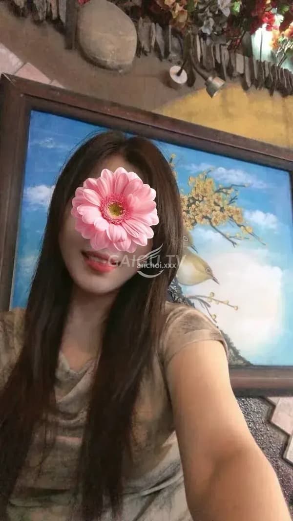 Cô nàng xinh tươi duyên dáng, chiều khách như người yêu Có Clip 10