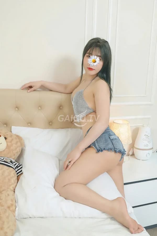Xinh xắn da trắng dáng mủm mĩn phục vụ khéo léo thân thiện Xu 18