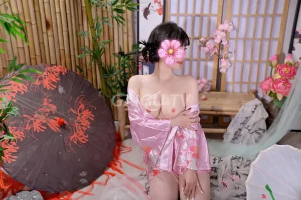 Ly Ly ngoan hiền kín đáo phục vụ nhẹ nhàng như người yêu 16