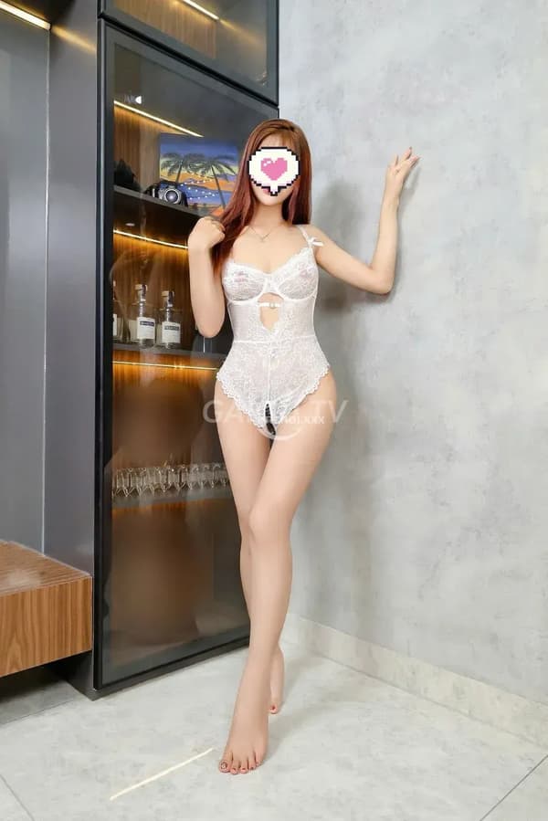 Em da trắng mịn dáng chuẩn mông cong chiều khách nhiệt tình Gg 17