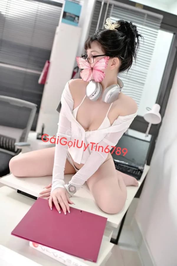 Hotgirl Quỳnh Phú Nhuận 600k mặt xinh body chuẩn 5