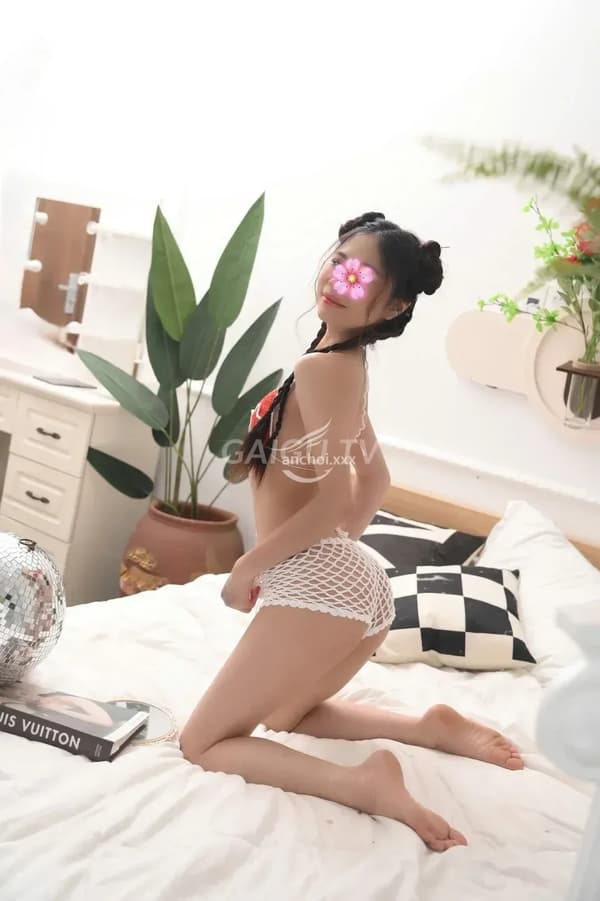 Anh Thư xinh đẹp ngực săn chắc quyến rũ 7