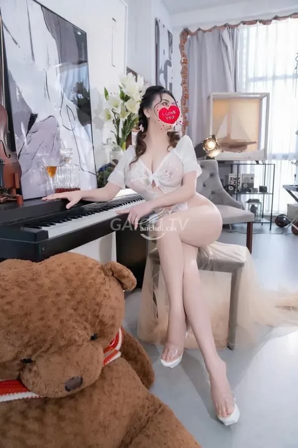 Quỳnh Nhi dáng chuẩn mặn mà nhiệt tình phục vụ 3