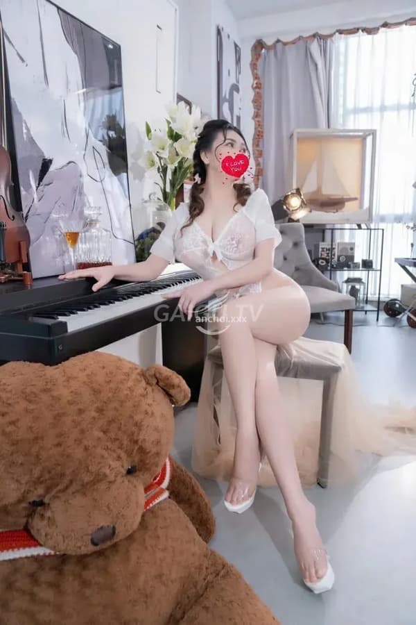 Quỳnh Nhi dáng chuẩn mặn mà nhiệt tình phục vụ 14