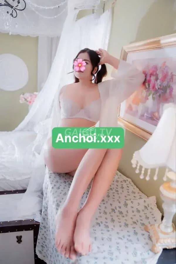 Mặt xinh duyên dâm da trắng mịn màng, Trân Baby chiều khách nhiệt tình 18