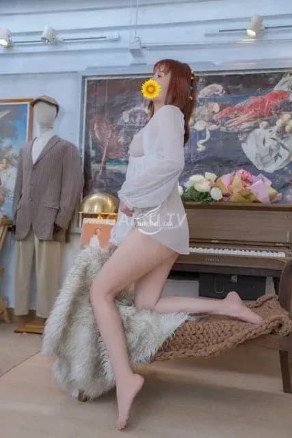 Hàng Dĩ An: THÚY AN EM GÁI HAY CƯỜI THÂN THIỆN NHẸ giá 250k 9