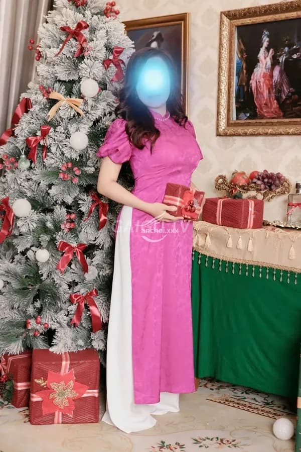 Uyển Chi ngực siêu to mông cong da trắng chiều anh em hết mình 13