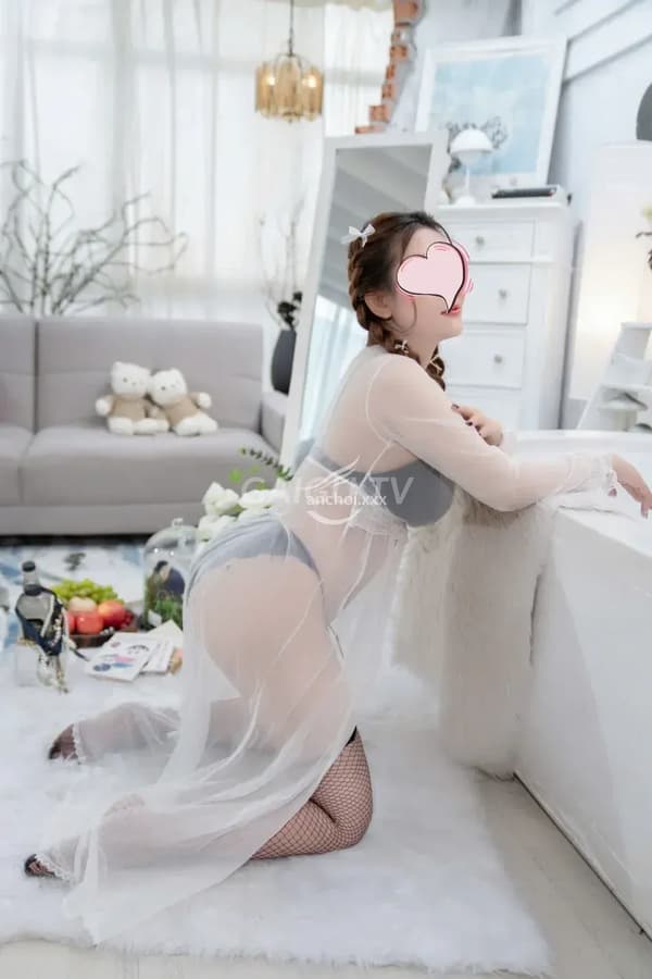 Kim Ngân mặt xinh như hotgirl dáng mảnh mai quyến rũ 10