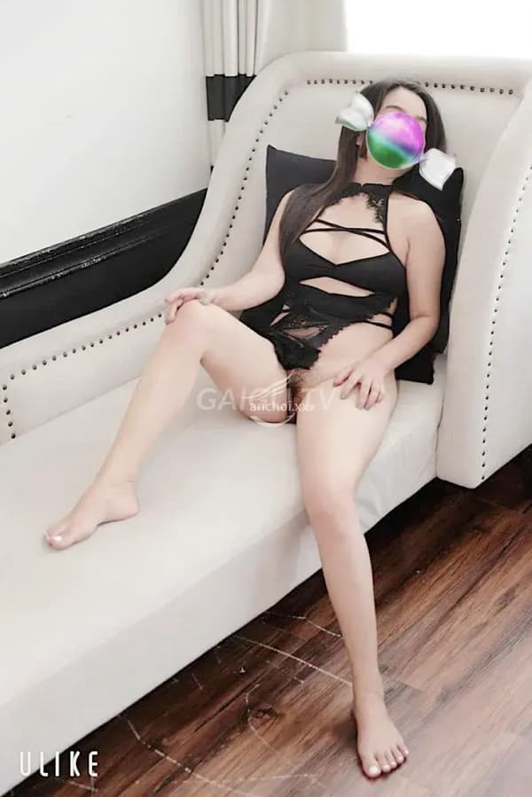 Kiều Anh da trắng dáng xinh tình cảm như người yêu 4