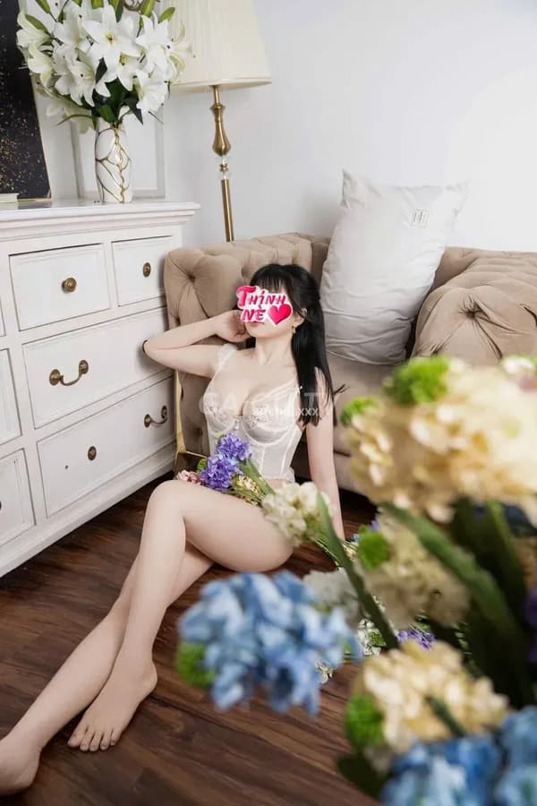 Massage Khỏe vú to mông cong chiều khách hết mình 3